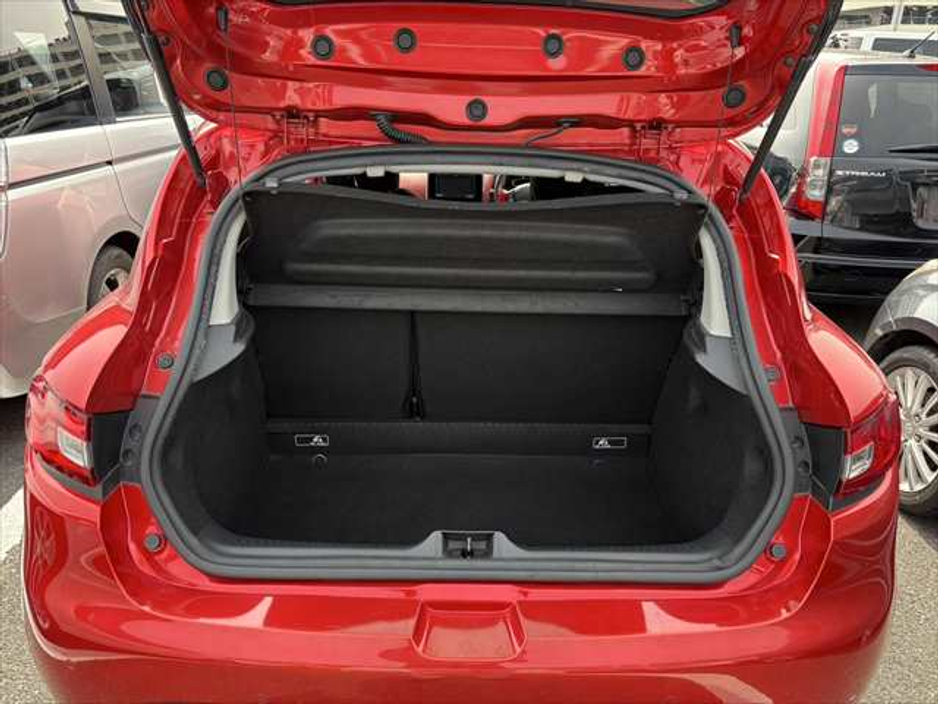 2014 Renault Clio - image 16