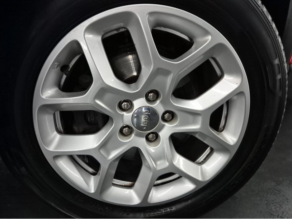 2016 Jeep Renegade - image 13