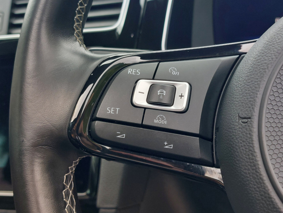 2017 Volkswagen Golf  €30,995