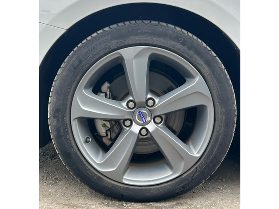 2014 Volvo V40 - image 18