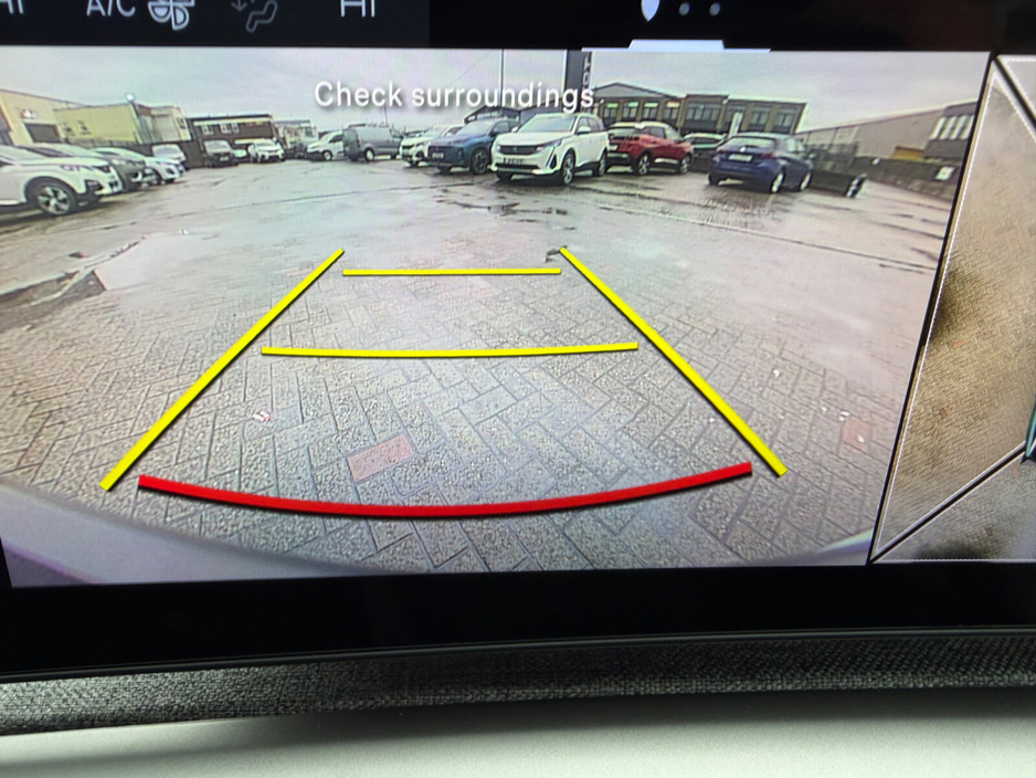 2025 Peugeot 5008 - image 9