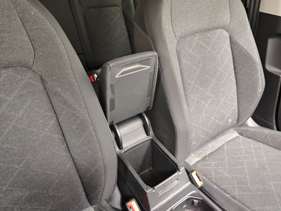 2021 Volkswagen Golf - image 22