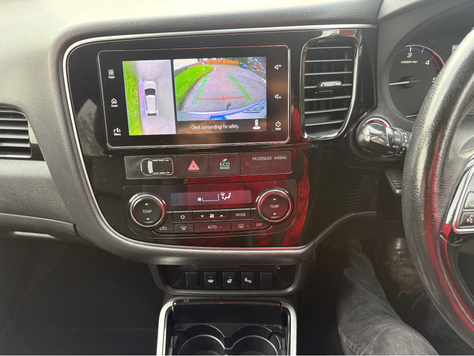 2018 Mitsubishi Outlander - image 14