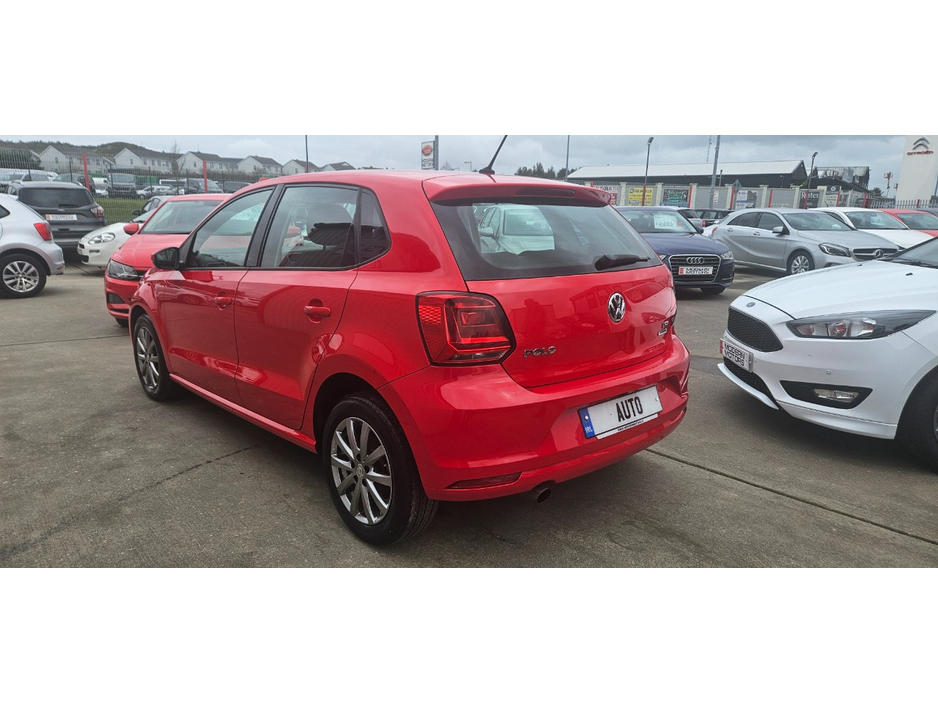 2015 Volkswagen Polo - image 8
