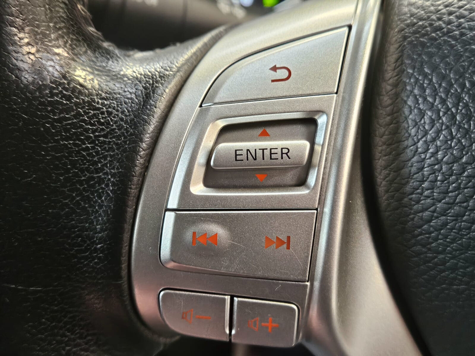 2019 Nissan Navara - image 12