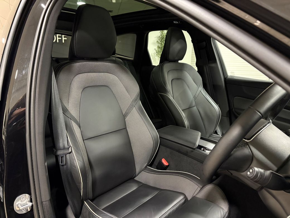 2025 Volvo XC60 - image 19