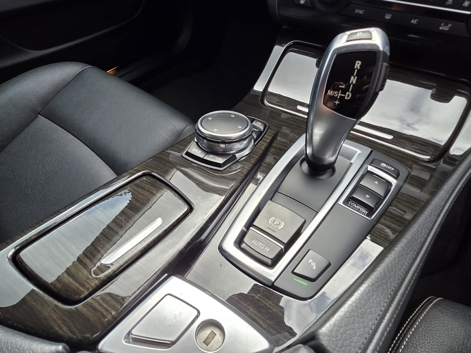 2014 BMW 5 Series - image 18