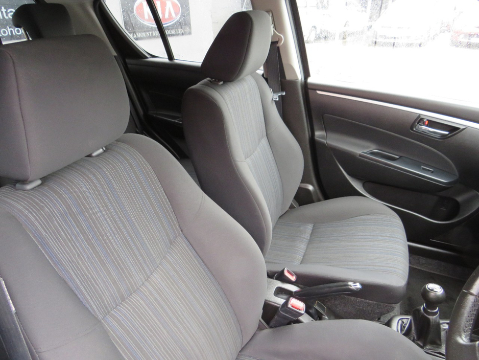 2015 Suzuki Swift - image 9