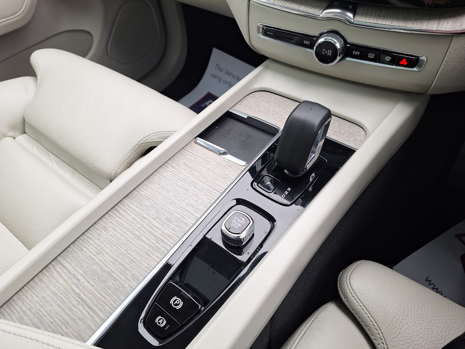 2023 Volvo XC60 - image 16