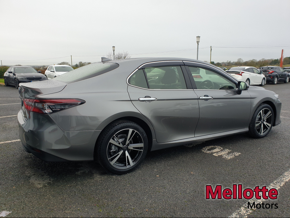 2022 Toyota Camry - image 6