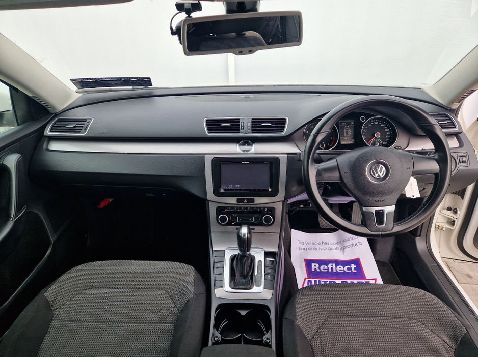2011 Volkswagen Passat - image 17