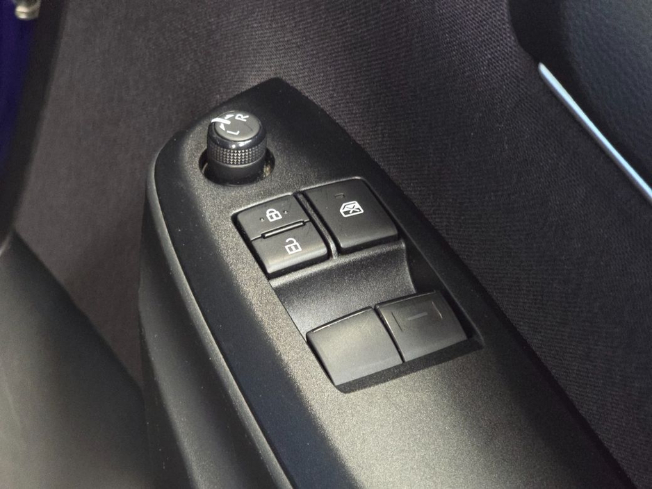 2023 Toyota Yaris - image 15