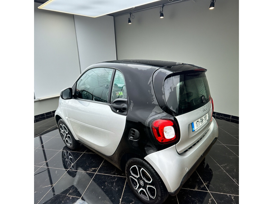 2017 Smart Fortwo - image 10