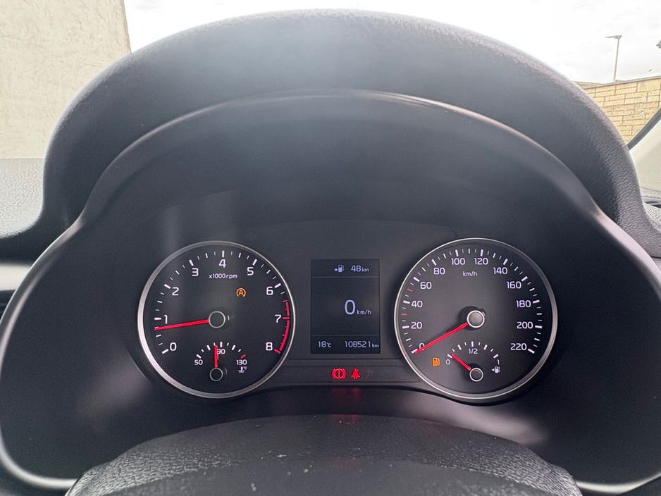 2017 Kia Stonic - image 12