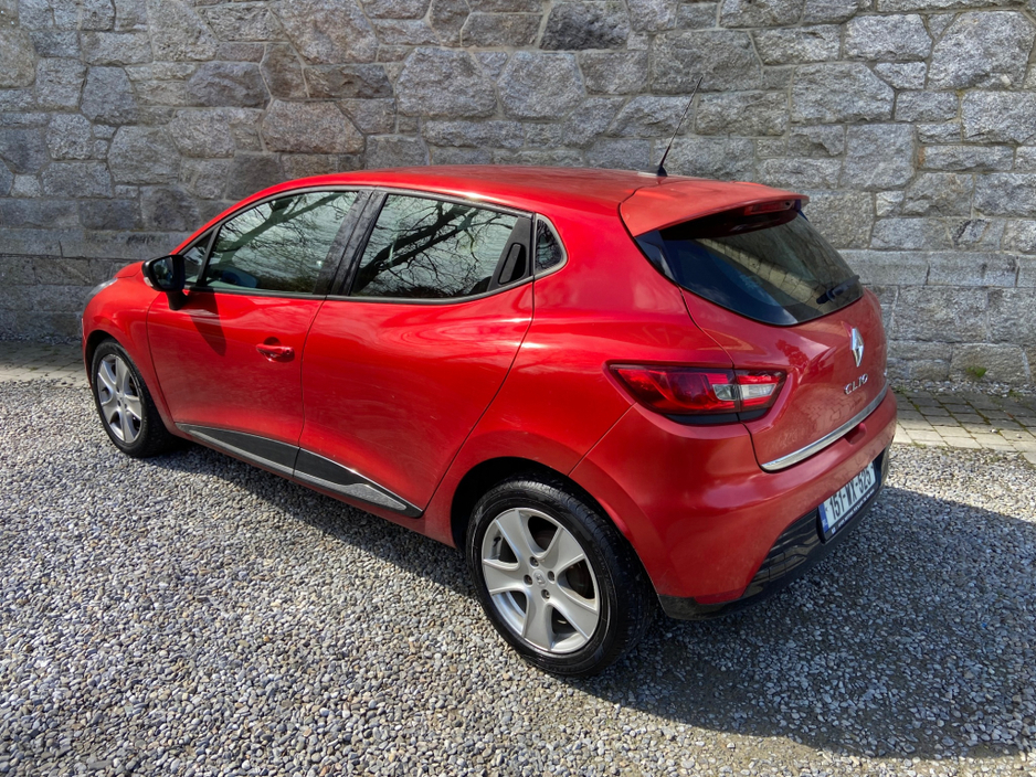 2015 Renault Clio - image 2