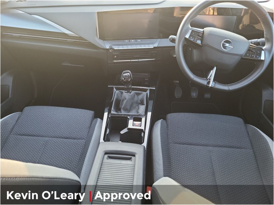 2024 Opel Astra - image 2