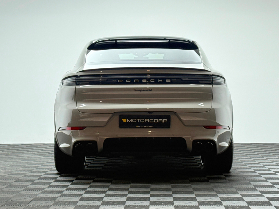 2024 Porsche Cayenne - image 6