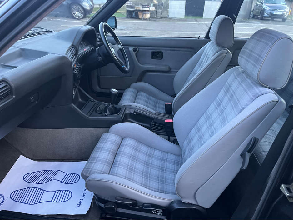 1991 BMW 3 Series 318iS FOR ONLINE AUCTION