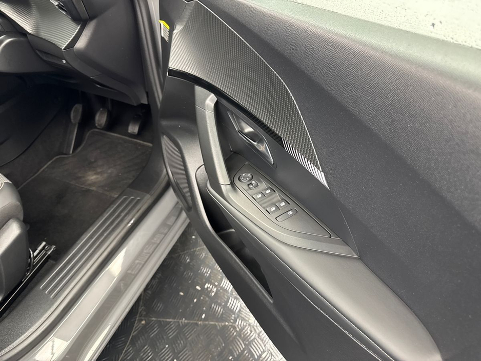 2025 Peugeot 2008 - image 11