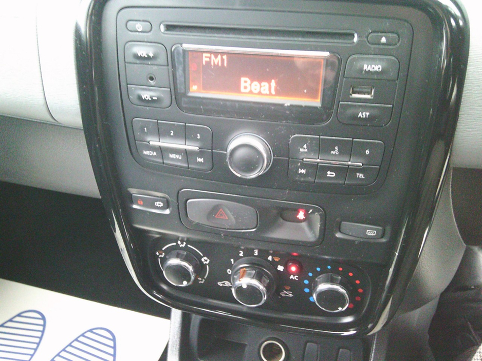 2014 Dacia Duster - image 13