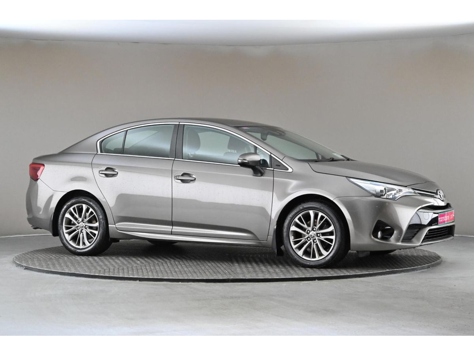 2017 Toyota Avensis - image 12