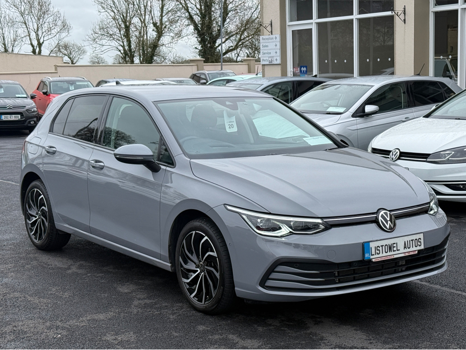 2022 Volkswagen Golf - image 4