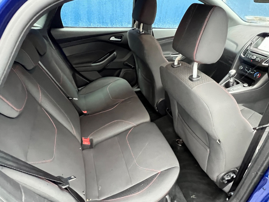 2017 Ford Focus - image 18