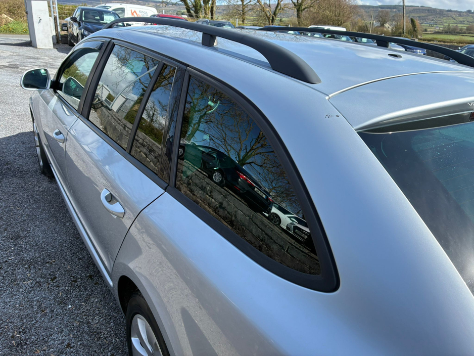2013 Skoda Superb - image 12