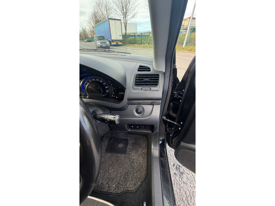 2014 Suzuki Swift - image 17