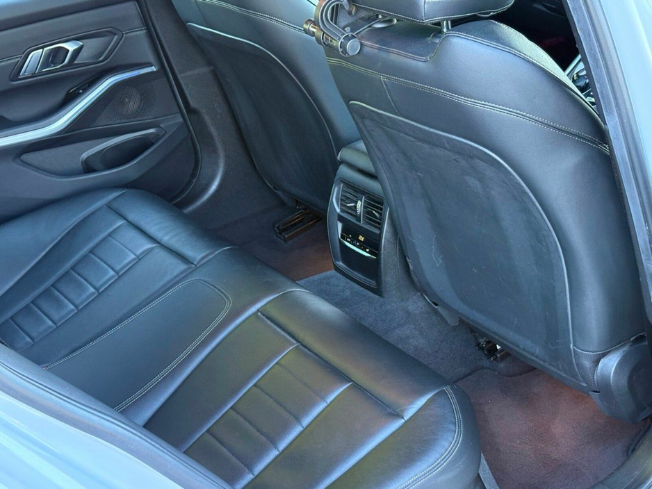 2019 BMW 3 Series - image 6