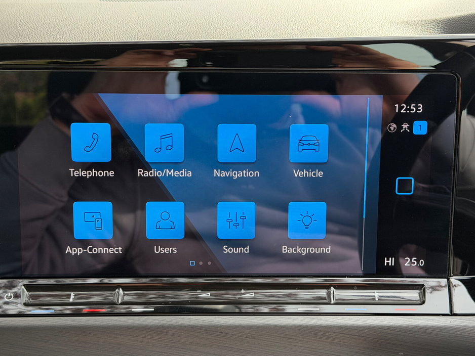 2022 Volkswagen Golf - image 9