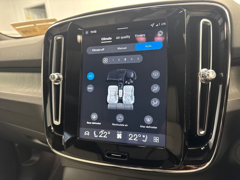 2026 Volvo EX40 - image 19