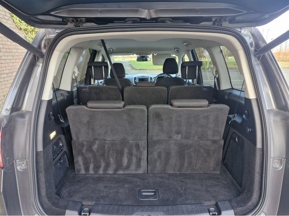 2017 Ford Galaxy - image 19