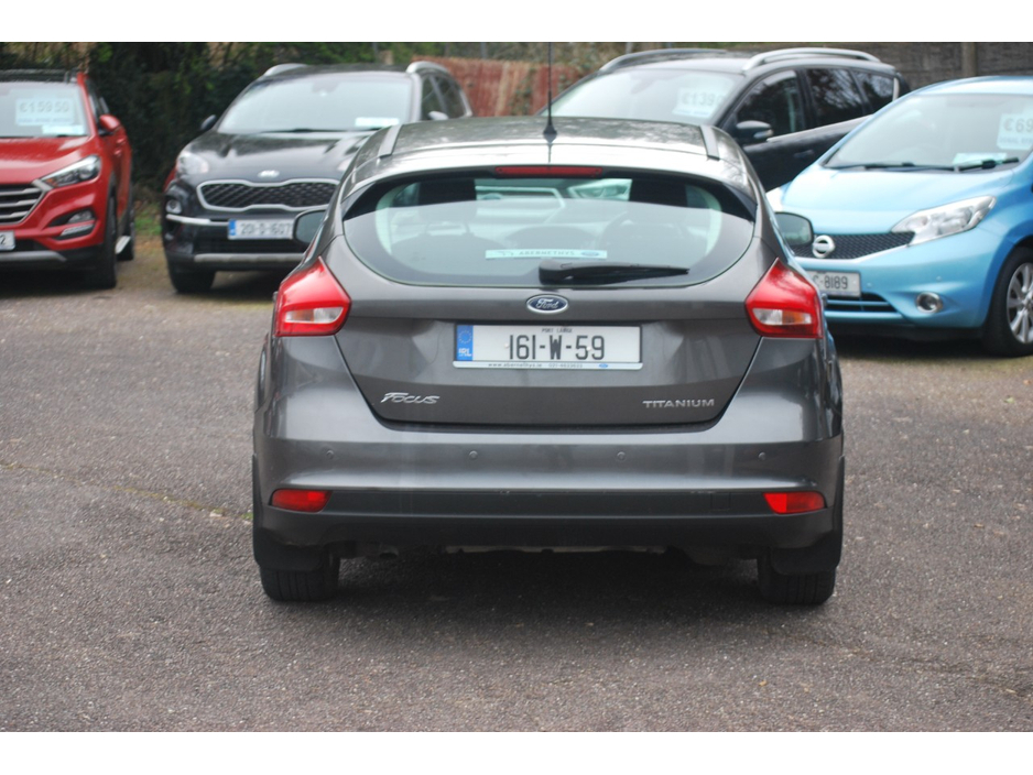 2016 Ford Focus - image 5