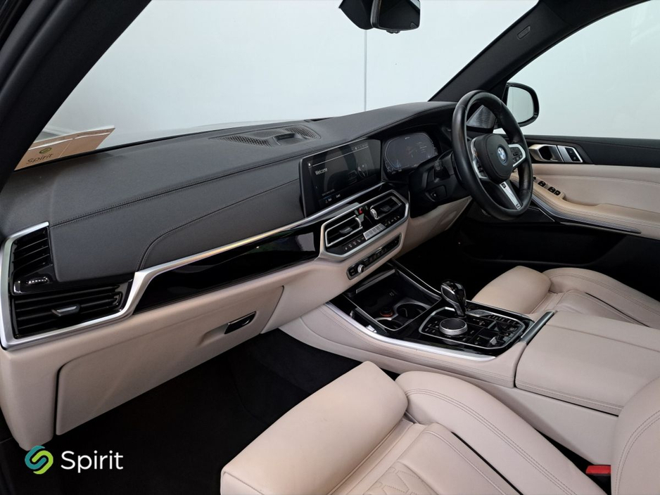 2022 BMW X5 - image 4
