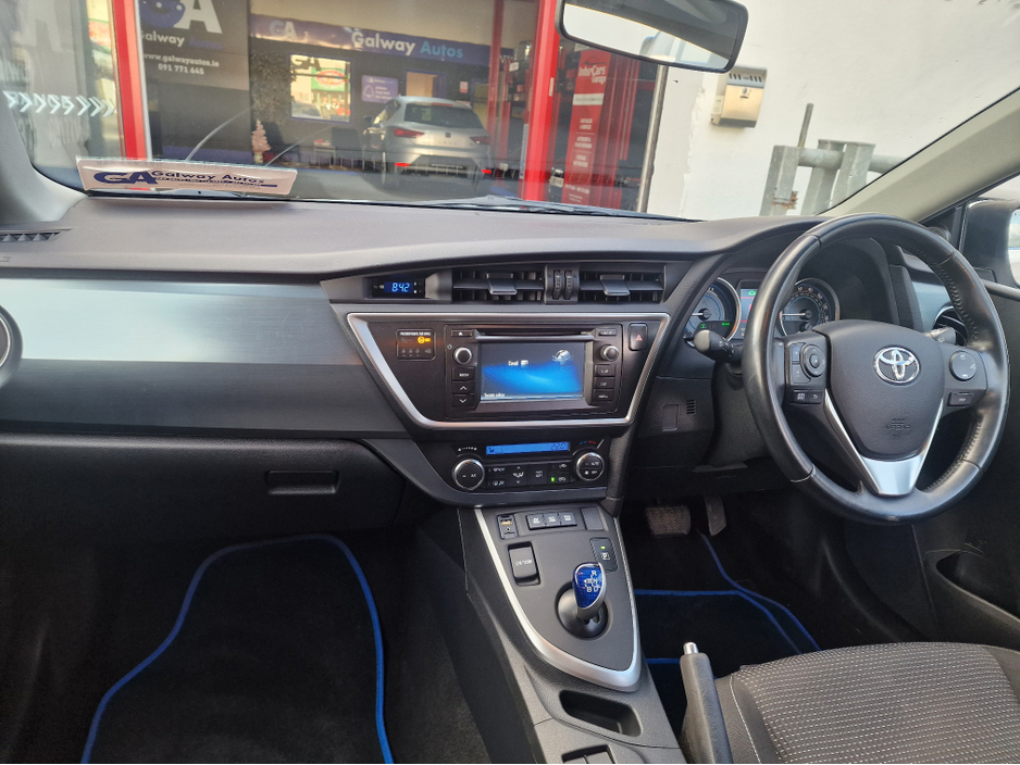2014 Toyota Auris - image 14