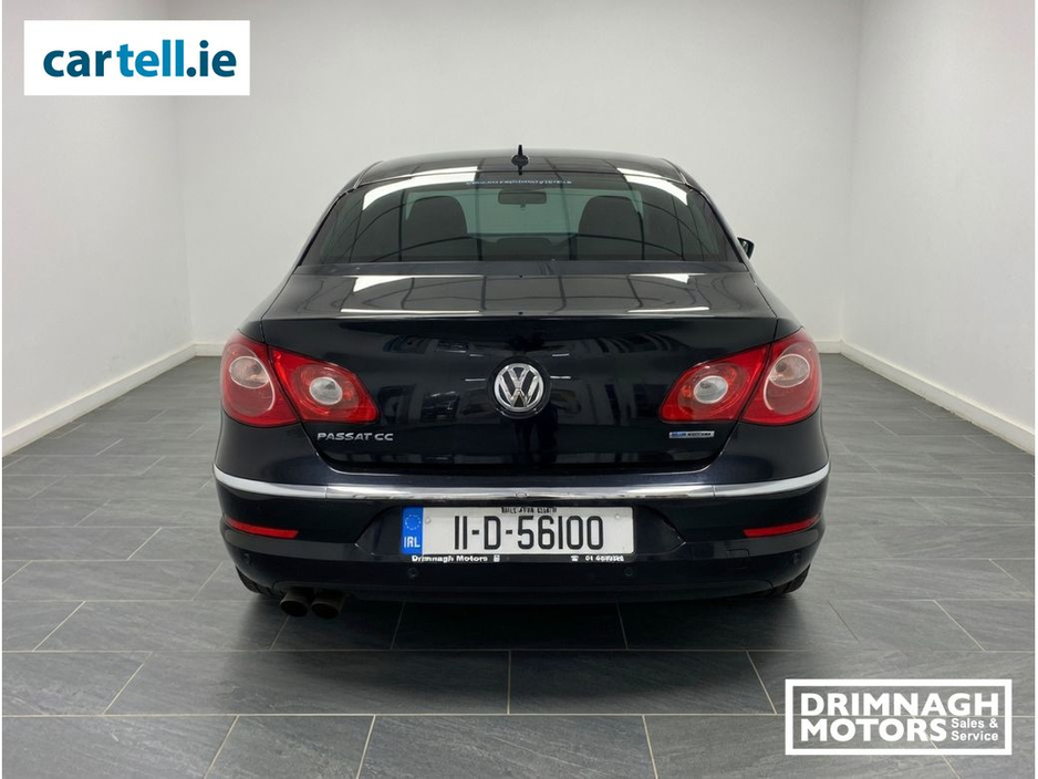 2011 Volkswagen Passat - image 4