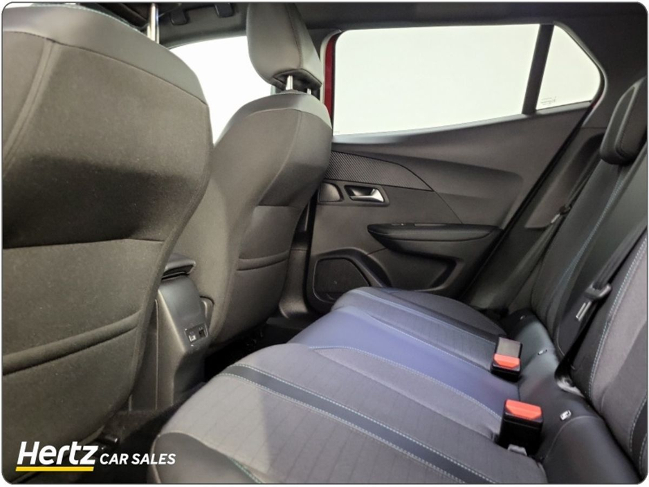 2023 Peugeot 2008 - image 13