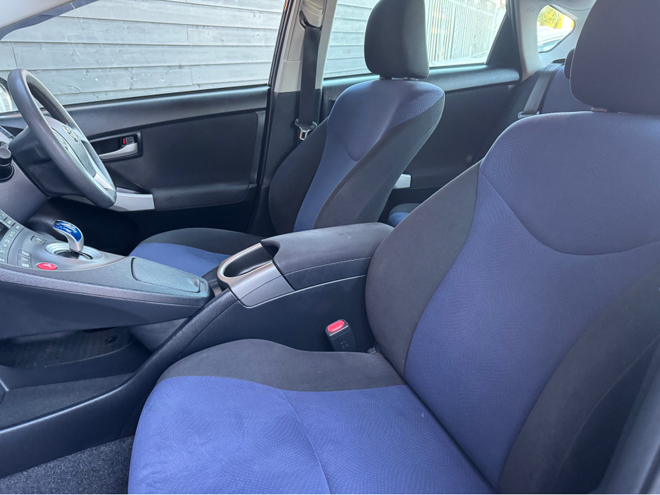 2014 Toyota Prius - image 15