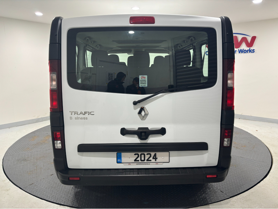 2024 Renault Trafic - image 6