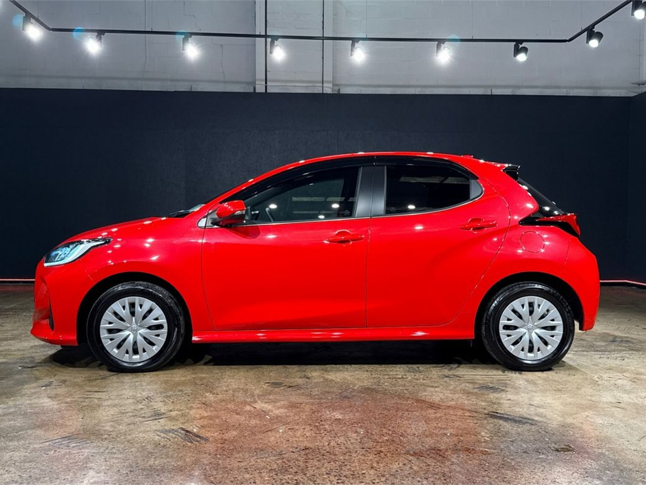 2024 Toyota Yaris - image 6