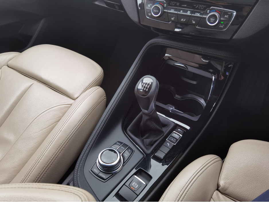 2016 BMW X1 - image 17