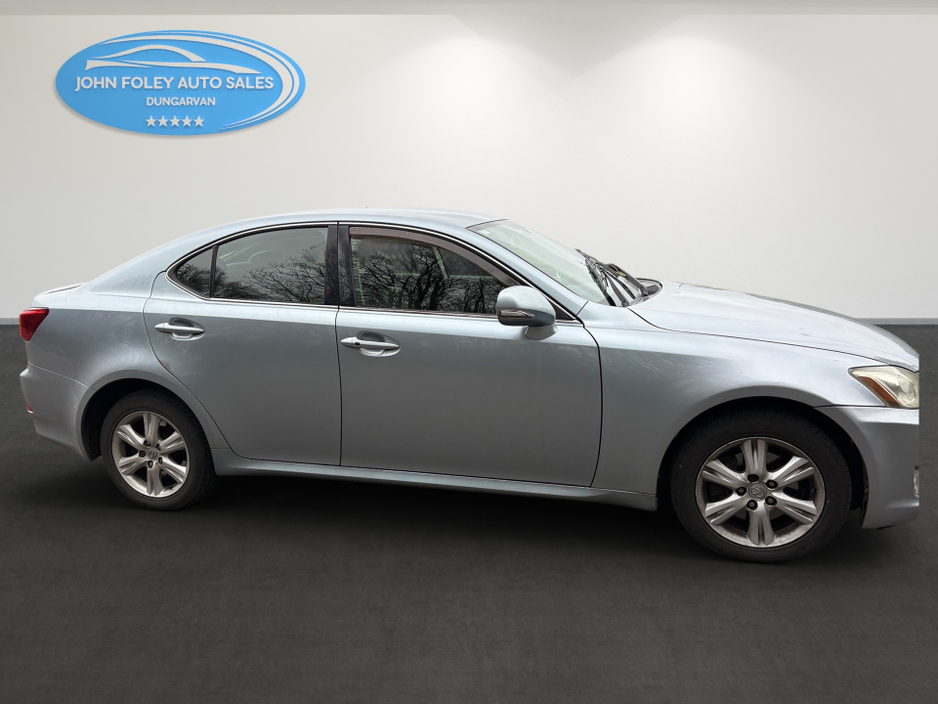 2009 Lexus IS 220 D - image 4