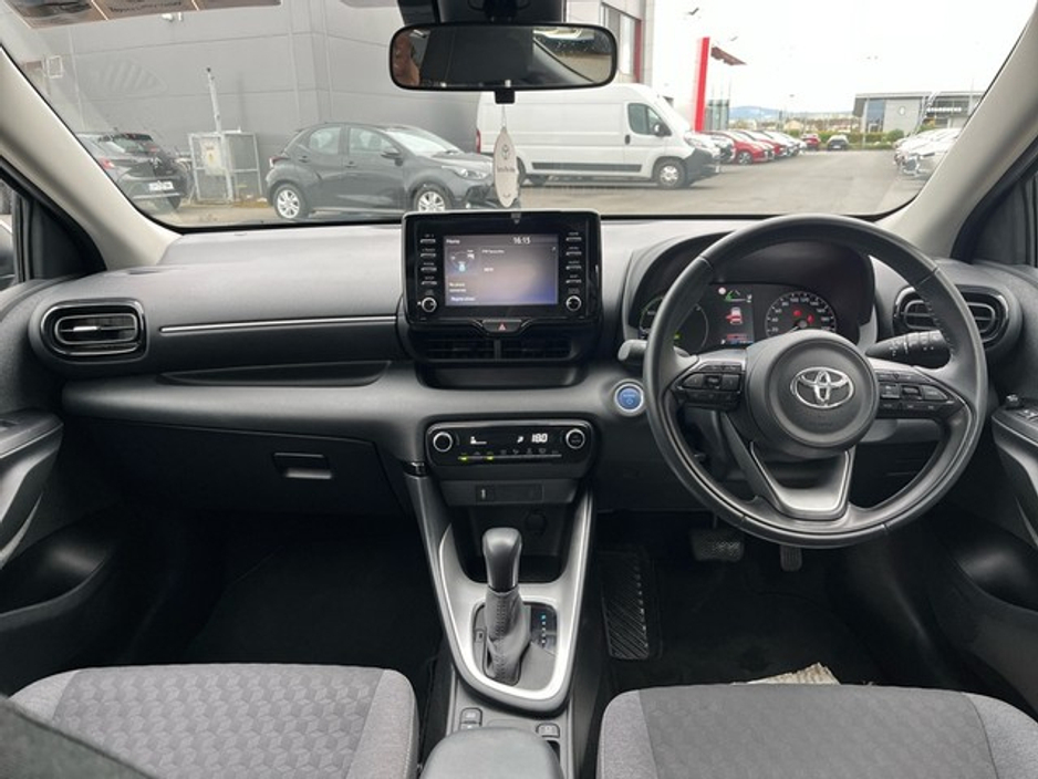 2021 Toyota Yaris - image 8