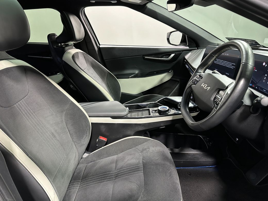 2022 Kia EV6 - image 11