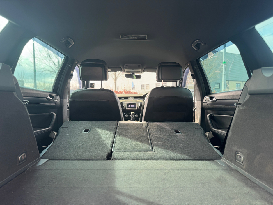 2015 Volkswagen Passat - image 11