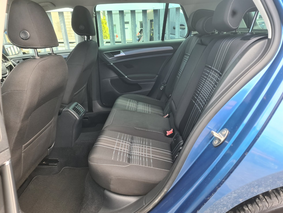 2016 Volkswagen Golf - image 10