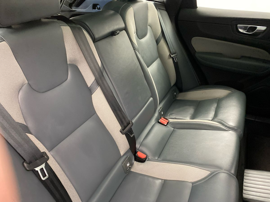2024 Volvo XC60 - image 10