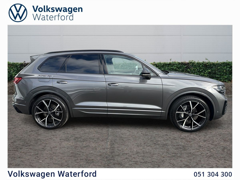 2026 Volkswagen Touareg R-Line (COMMERCIAL)