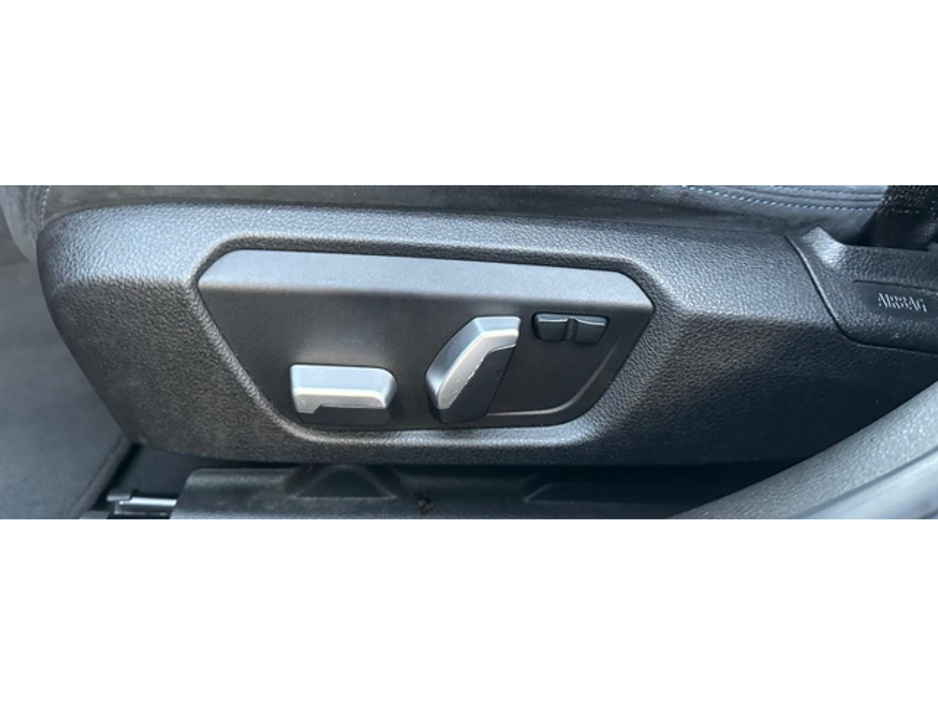 2016 BMW 3 Series - image 18